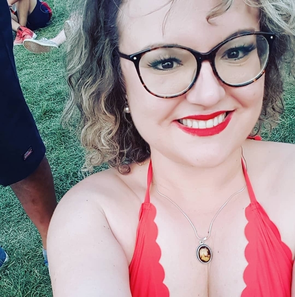 Meet your Posher, Izabela - Picture 1 of 1